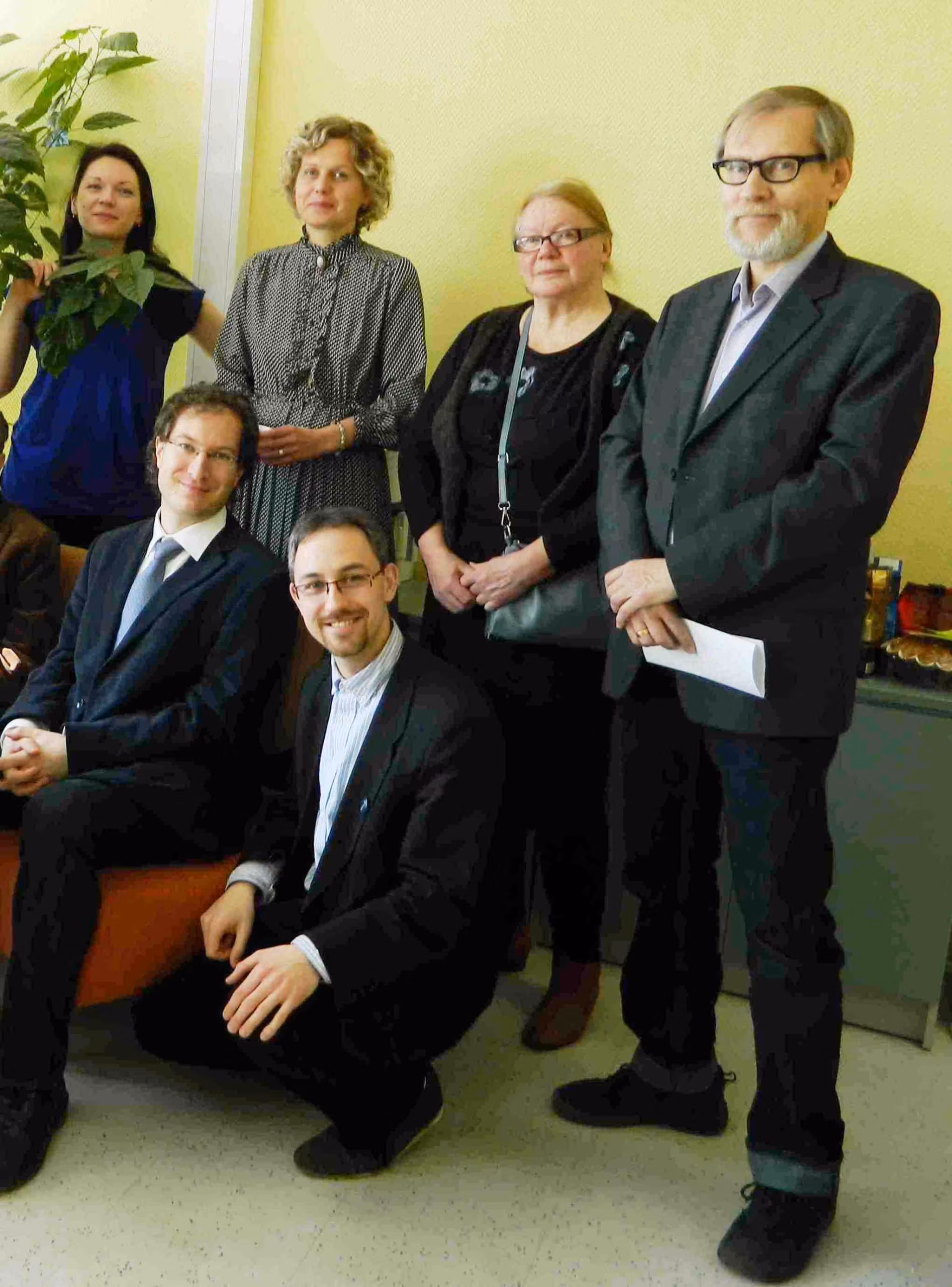 Maris Valk-Falk (keskel) TLÜs sümpoosionil.