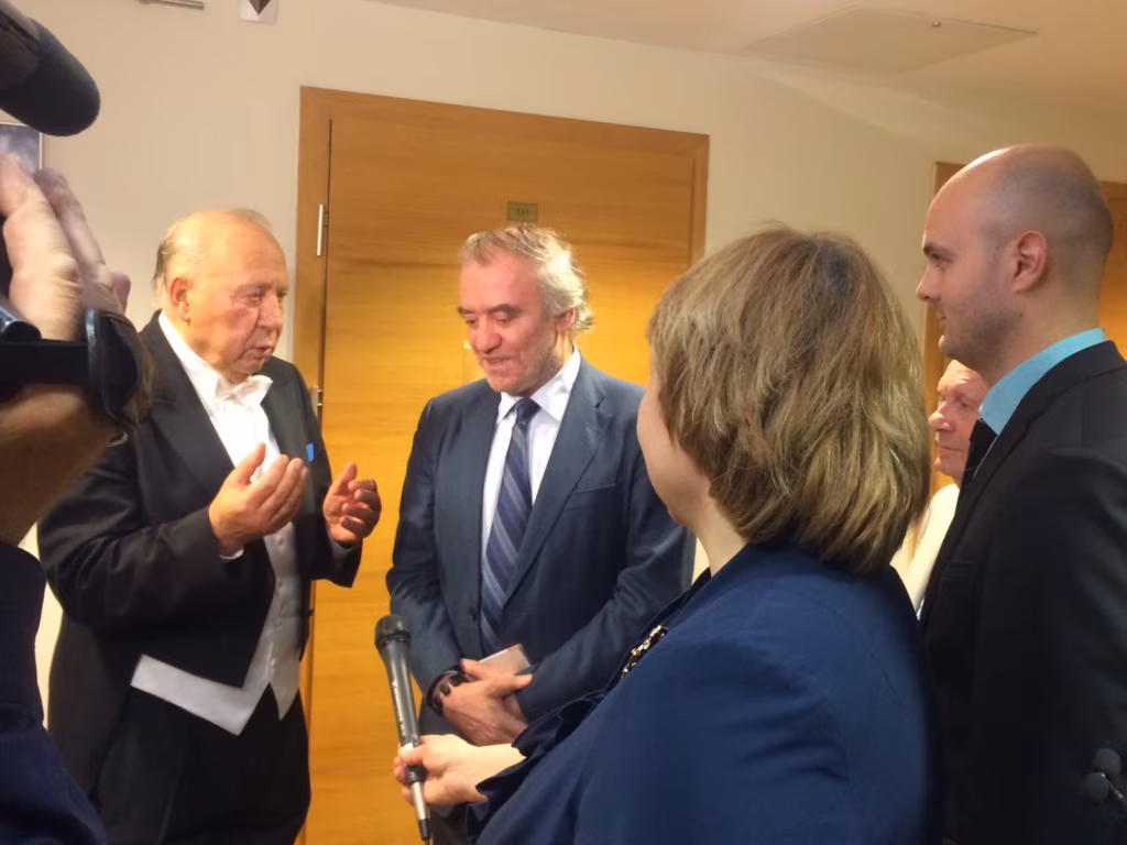 Neeme Järvi oma orkestriga Peterburis