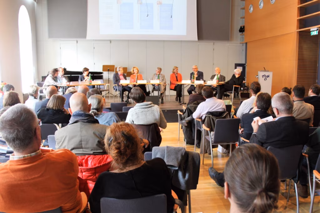 Eesti muusikakoolid üle-euroopalises koolivõrgustikus.
Intervjuu EMU presiidiumi liikme Silja Aaviku