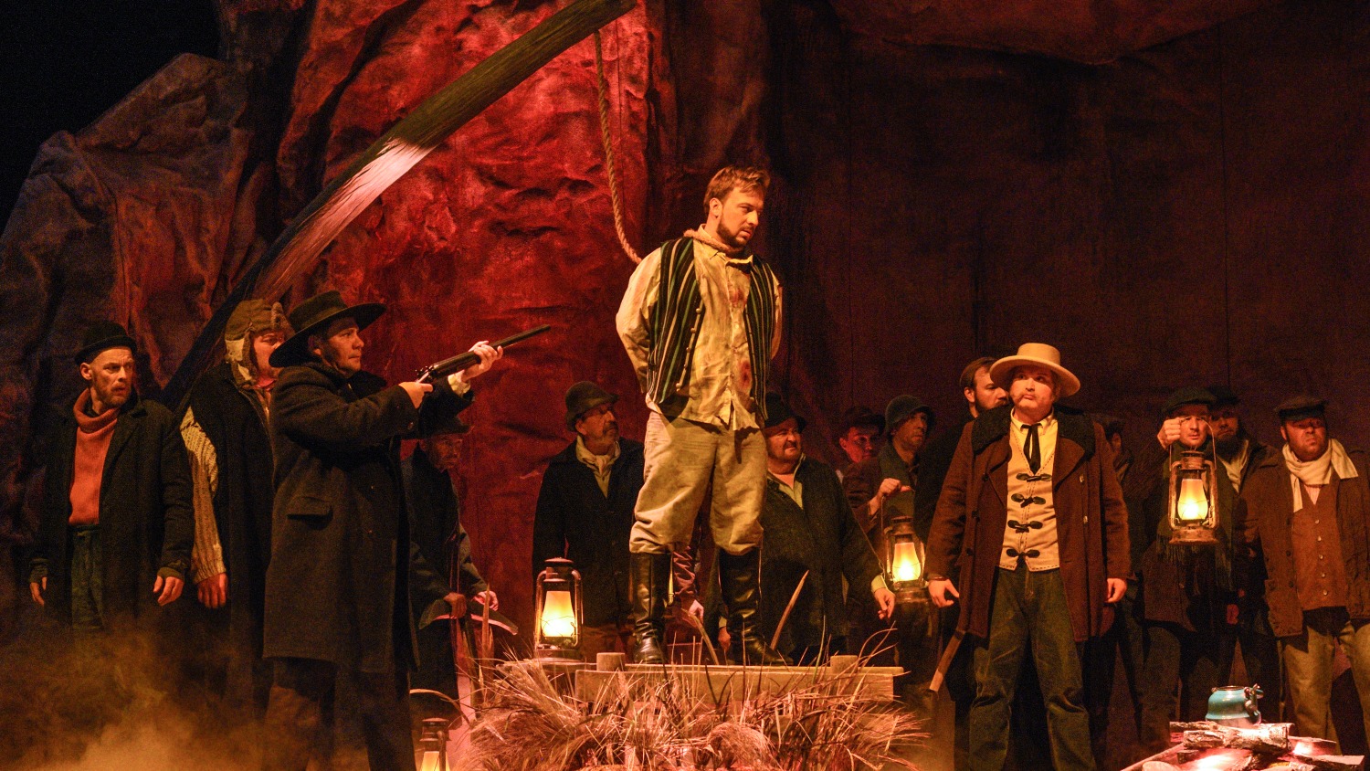 Trin – Mart Madiste, Rance – Rauno Elp, Dick Johnson/Ramirez – Sergey Polyakov, Nick – Reigo Tamm, Rahvusooper Estonia koor. FOTO HARRI ROSPU / RO ESTONIA