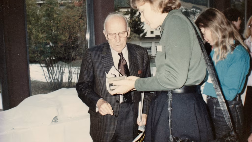 Iga muusikateos otsekui valgustub tema rikkaliku natuuri kiirguses. Meenutades Yehudi Menuhinit