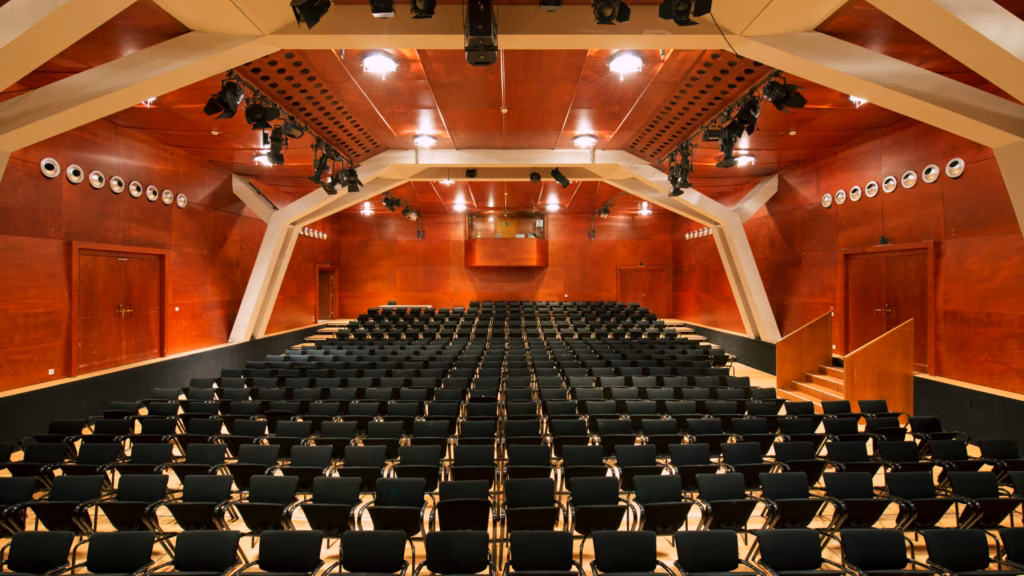 Mäng peeglitega ehk Killukesi huumorijärgsest Viinist