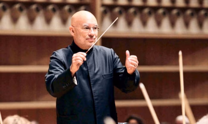 Dennis Russell Davies MDR sümfooniaorkestri peadirigendiks