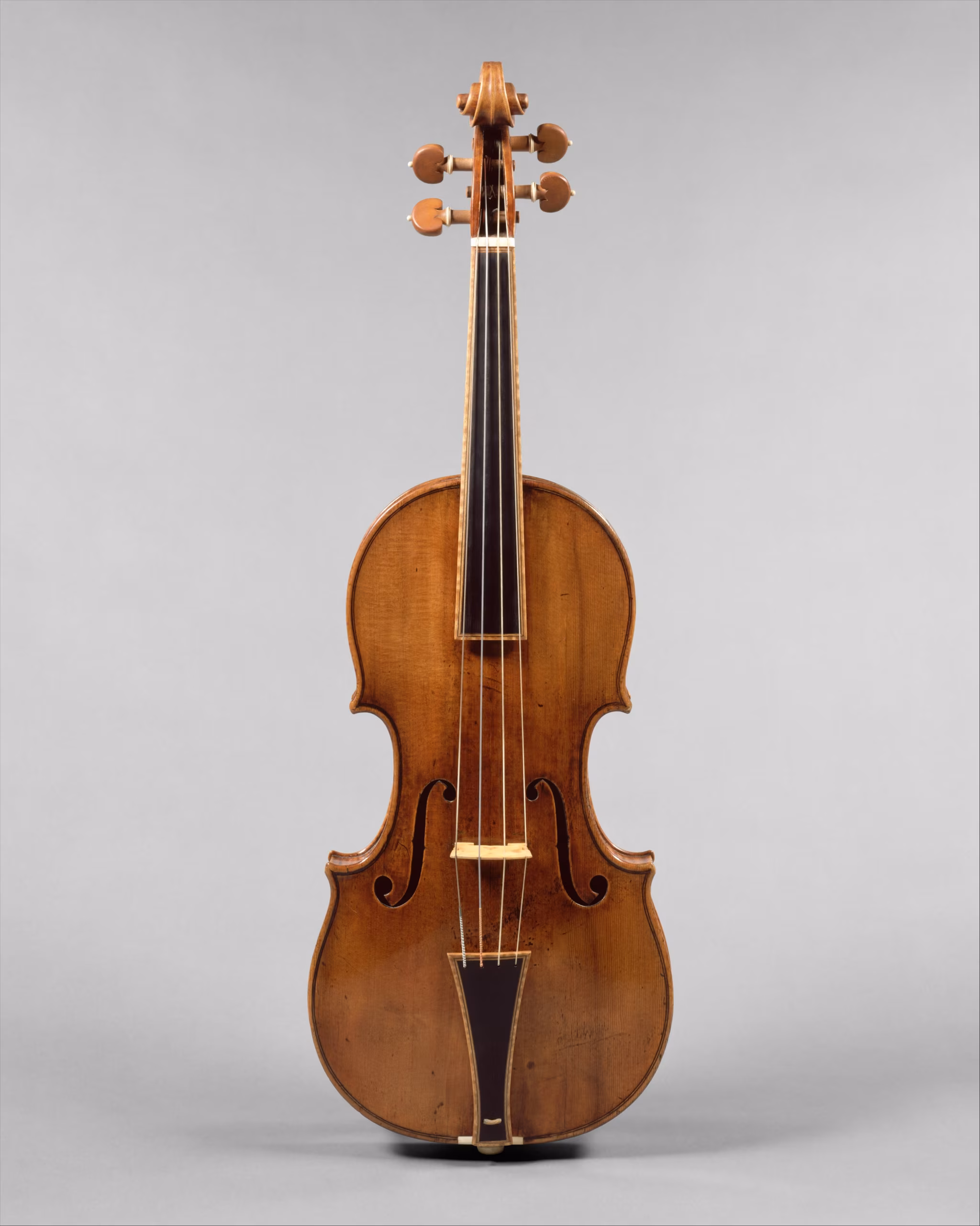 “The Gould” (1693) on ainus Antonio Stradivari viiul, mille algne ehitus on taastatud. FOTO www.metmuseum.org