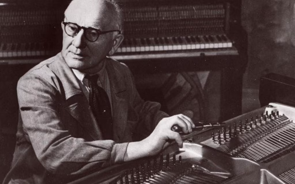 Seitsme klaverimudeli autor, kes alustas kolm korda nullist. Ernst Hiis 150