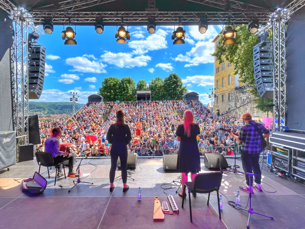 Bratwurst, falafel ja külluses head muusikat