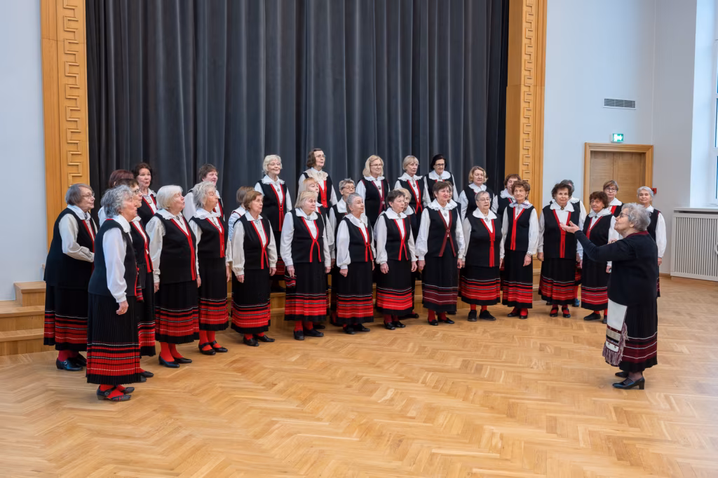 VIII Eesti nais- ja neidudekooride võistulaulmine