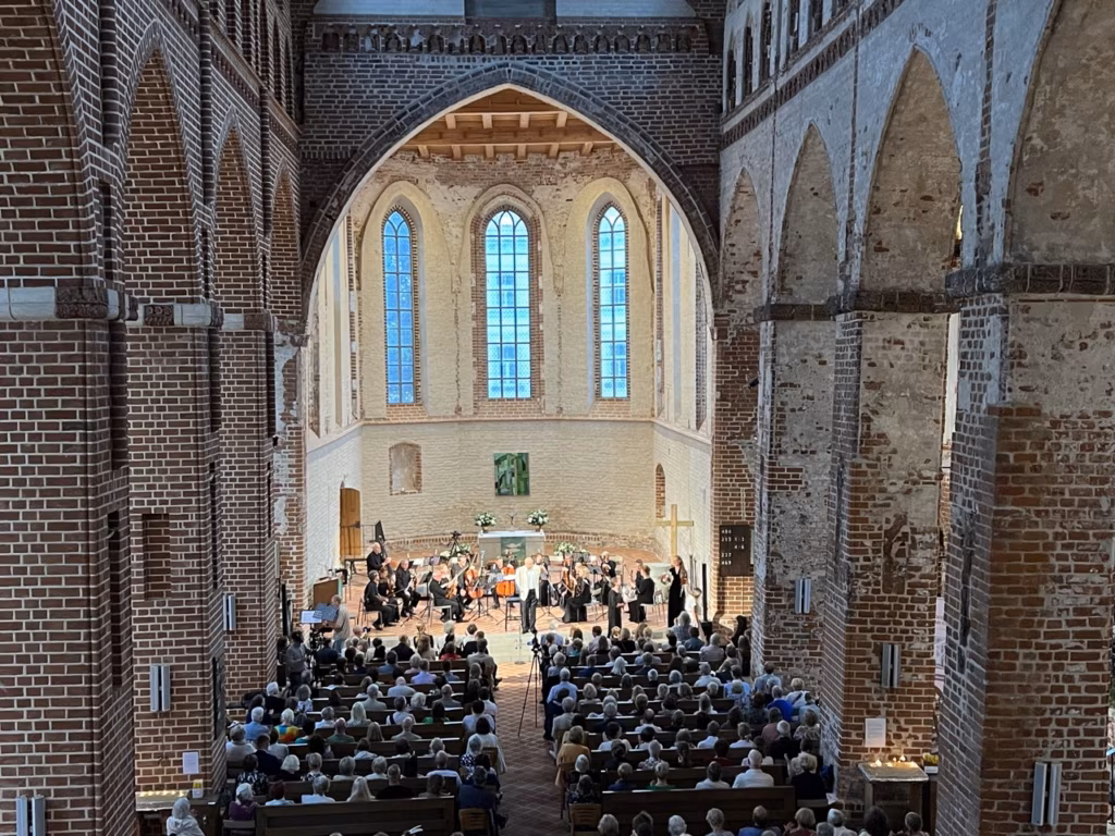 Klaaspärlid jõelinnas