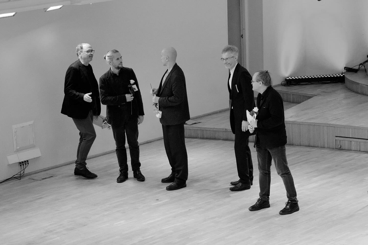 Heliloojad Tõnu Kõrvits, Ülo Krigul, Tõnis Kaumann, Timo Steiner ja Rahvusmeeskoori peadirigent Mikk Üleoja. FOTO ANU HUNTSAAR