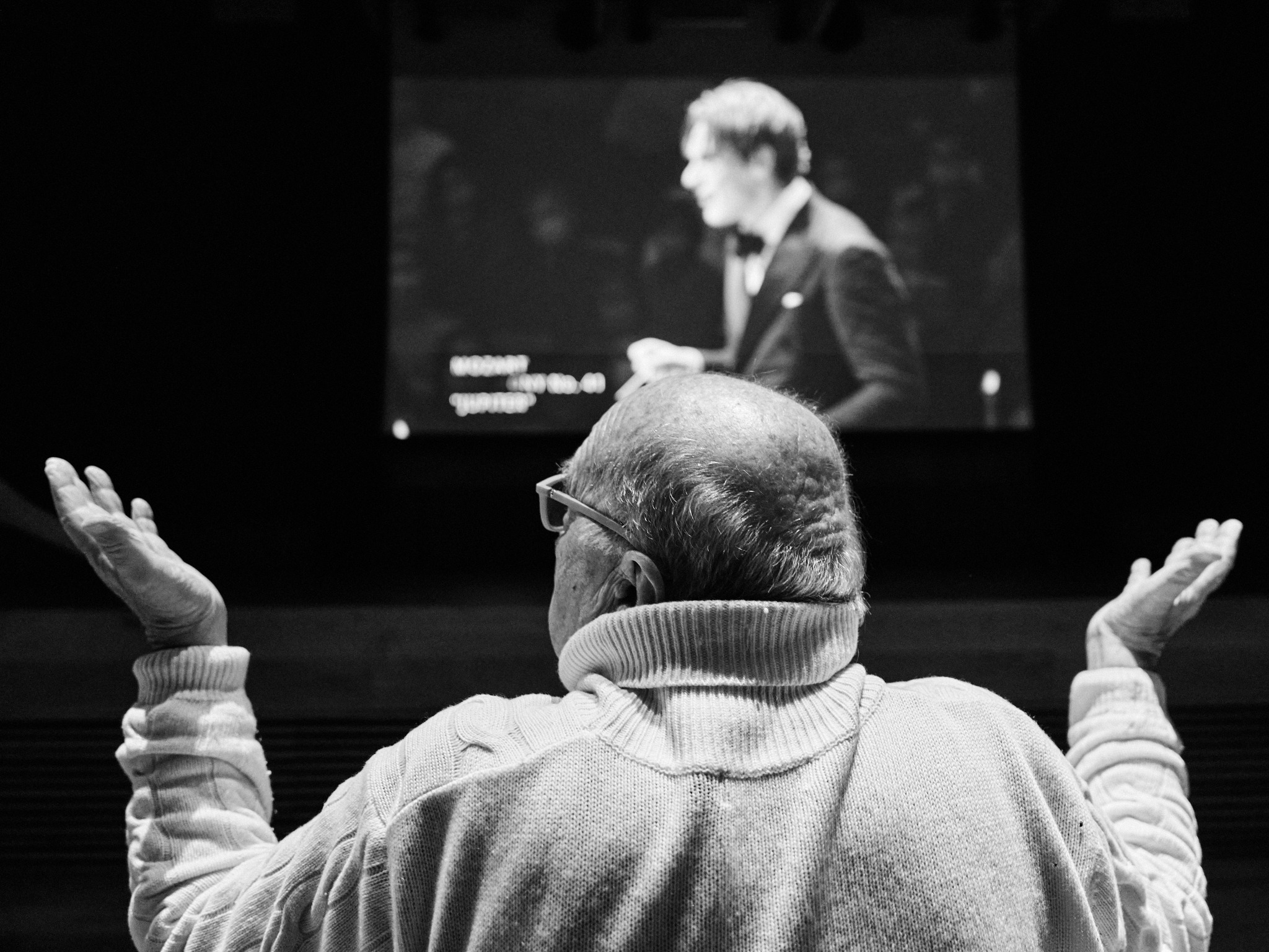 Bruno Monsaingeon Arvo Pärdi keskuses enne filmi “Klaus Mäkelä. Leegi suunas“ linastust. FOTO KAUPO KIKKAS