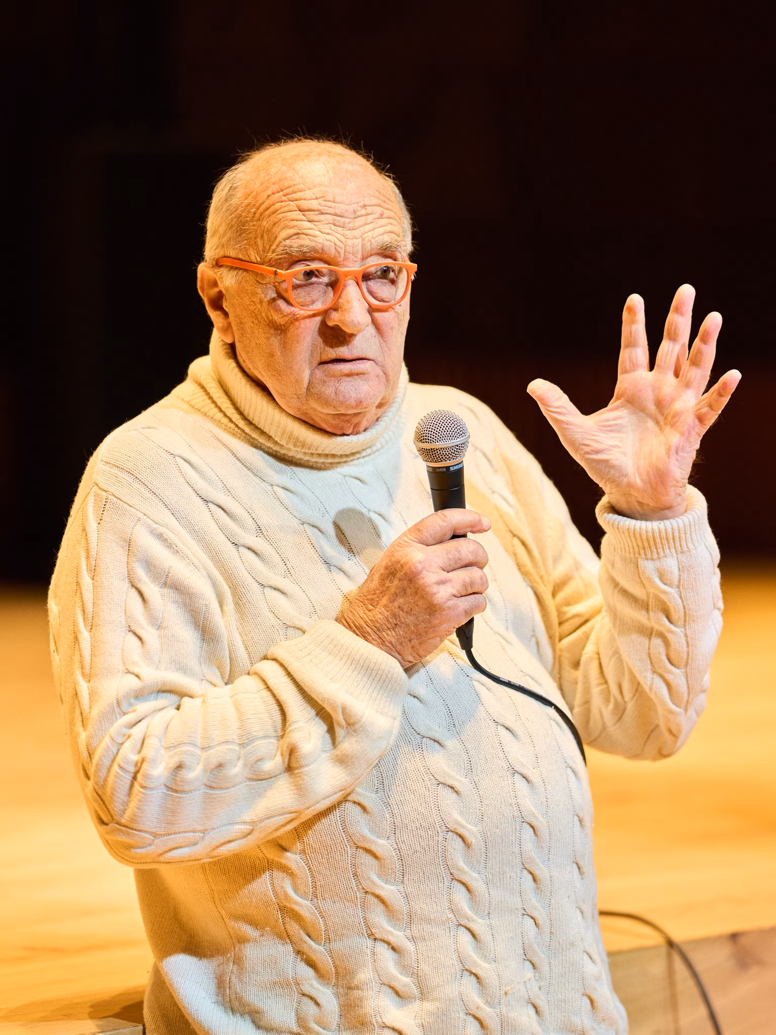 Bruno Monsaingeon Arvo Pärdi keskuses enne filmi “Klaus Mäkelä. Leegi suunas“ linastust. FOTO KAUPO KIKKAS