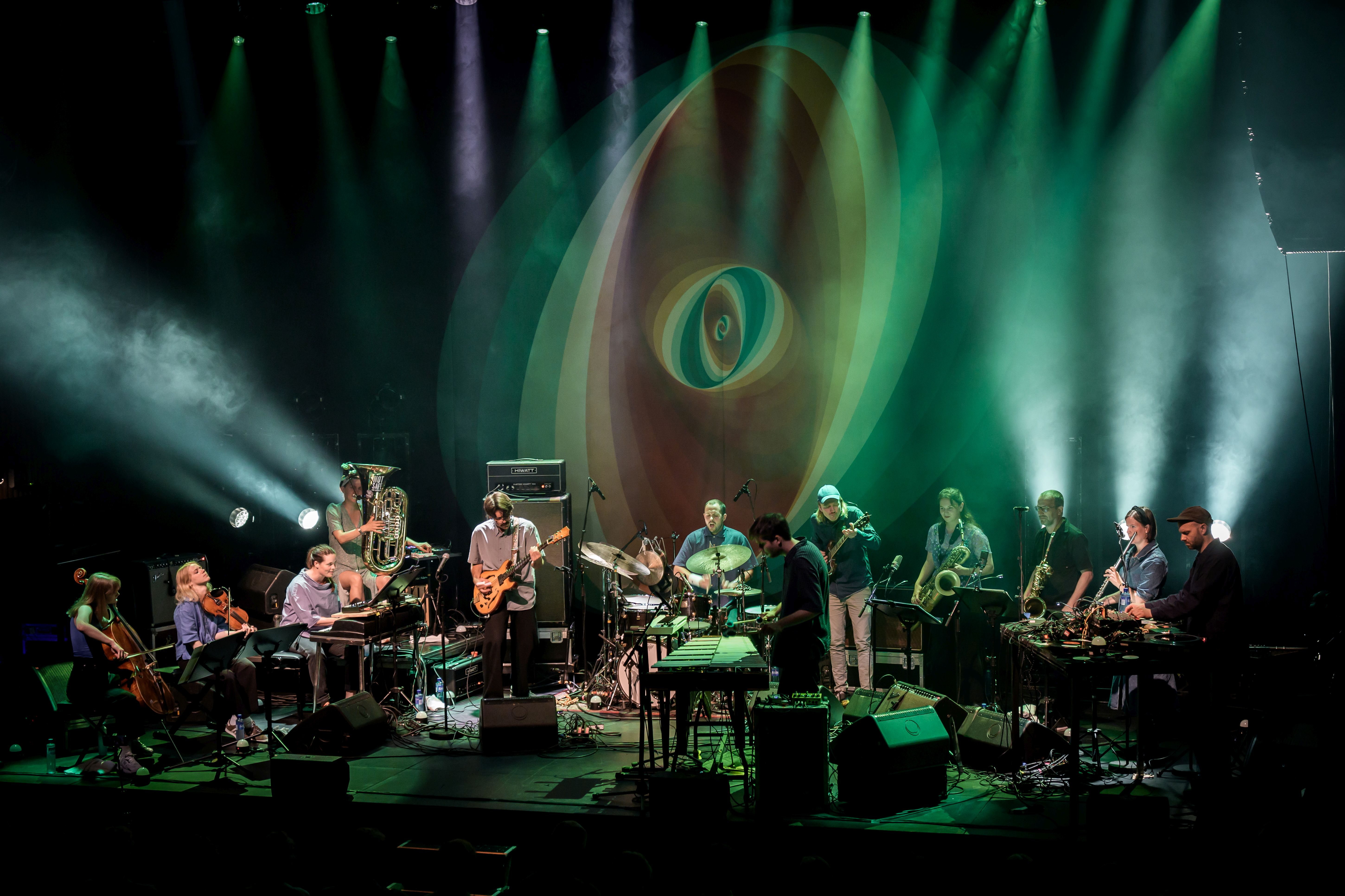 Koletu suureks orkestraalseks organismiks sulandunud Trondheim Jazz Orchestra koos trioga „I Like To Sleep