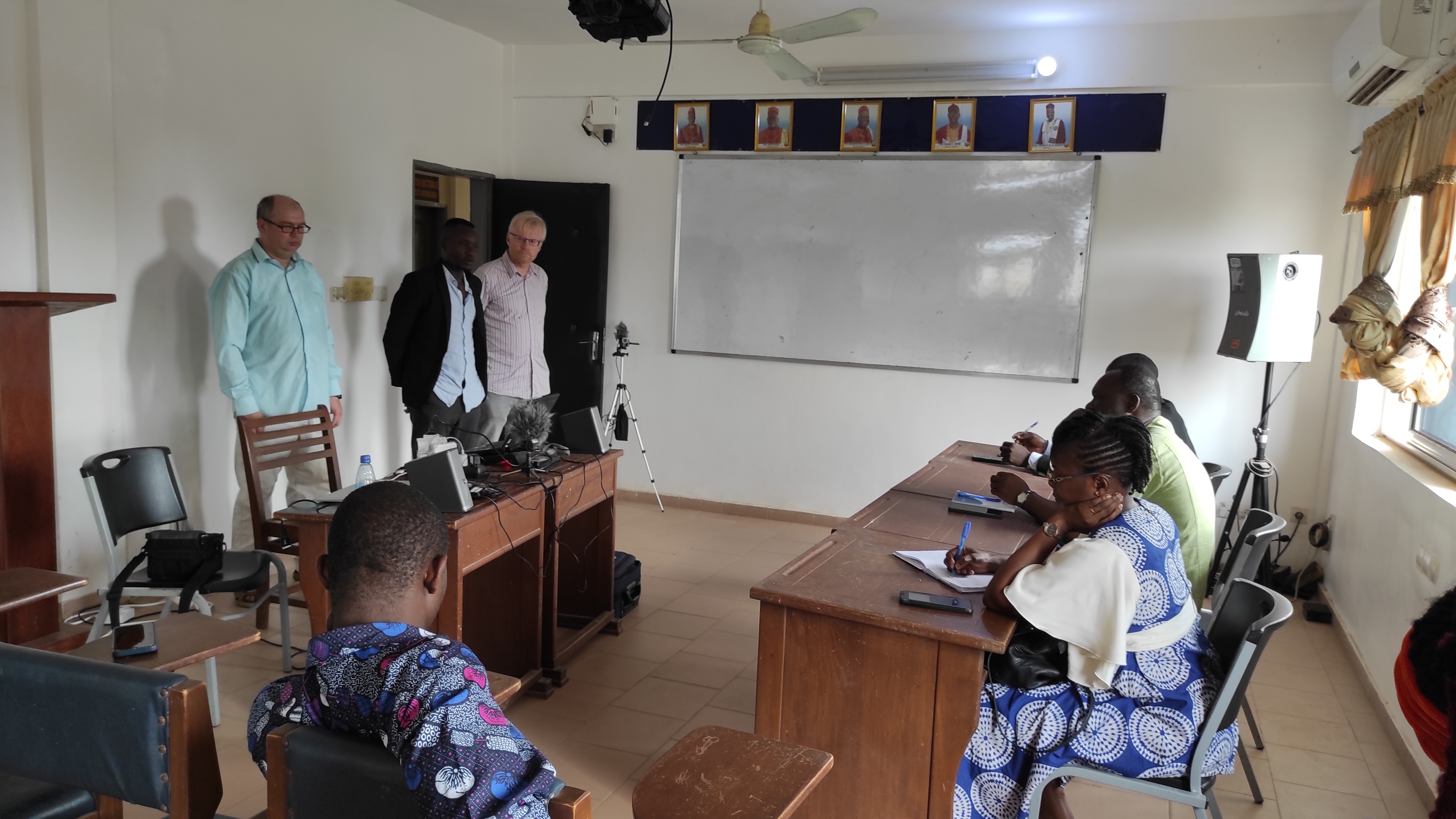 Benini traditsioonilise muusika rütmistruktuuri käsitlev kohtumine doktorikooli ja muusikaosakonna juhtidega 8.1.2024 Abomey-Calavi ülikoolis (Benin).             FOTO GREGORIO HOUESSOU                                          