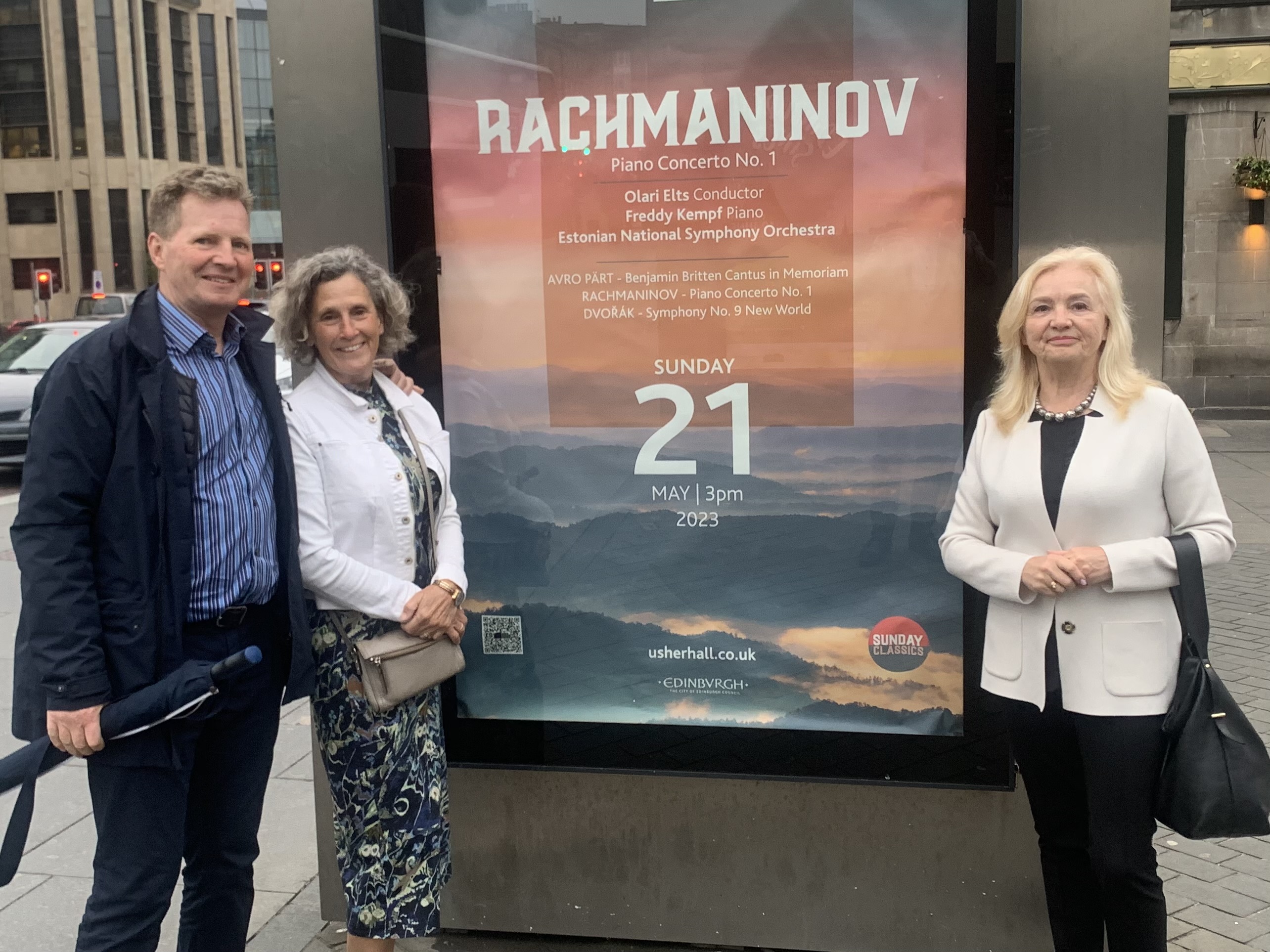 Abikaasa Tiiu Osula šoti sõpradega ERSO ja dirigent Olari Eltsi kontserdil Usher Hallis Edinburghis. FOTOD ERAKOGUST