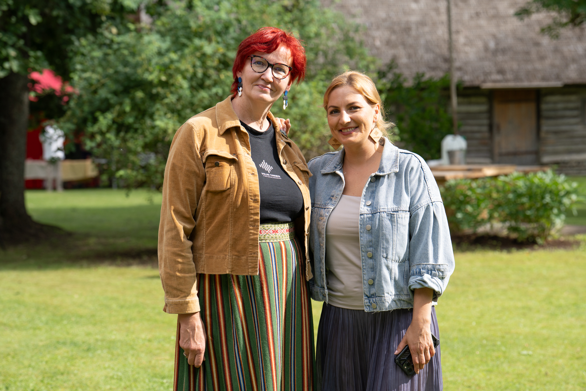 Tormise kultuuriseltsi tegevjuht Ulvi Rand ja Tormise virtuaalkeskuse projektijuht Iti Teder. FOTO ANNELI IVASTE