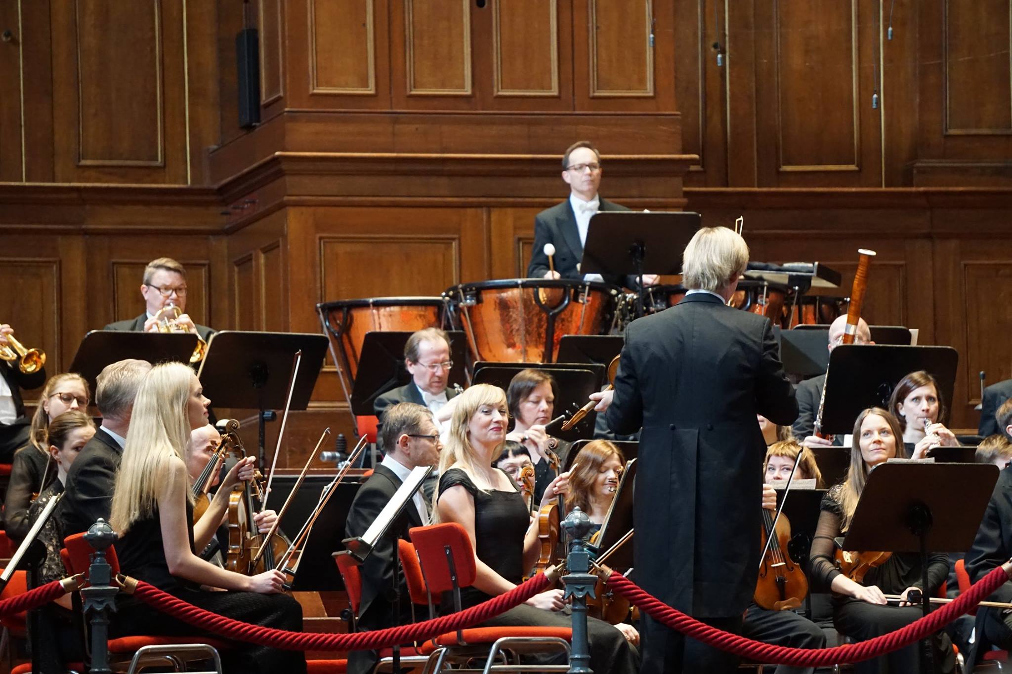 Esinemas orkestriga Amsterdami Royal Concertgebouw's.